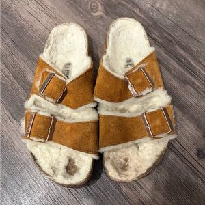 Women’s Birkenstock Arizona Shearling in Mink Size 38